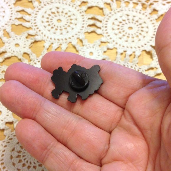 Cute Sponge Bob Pin, new jewelry item - Picture 3 of 3